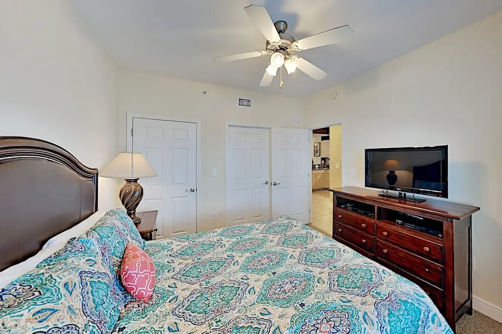 All-suite Gulf-front Getaway W/ Pools & Gym 2 Bedroom Condo