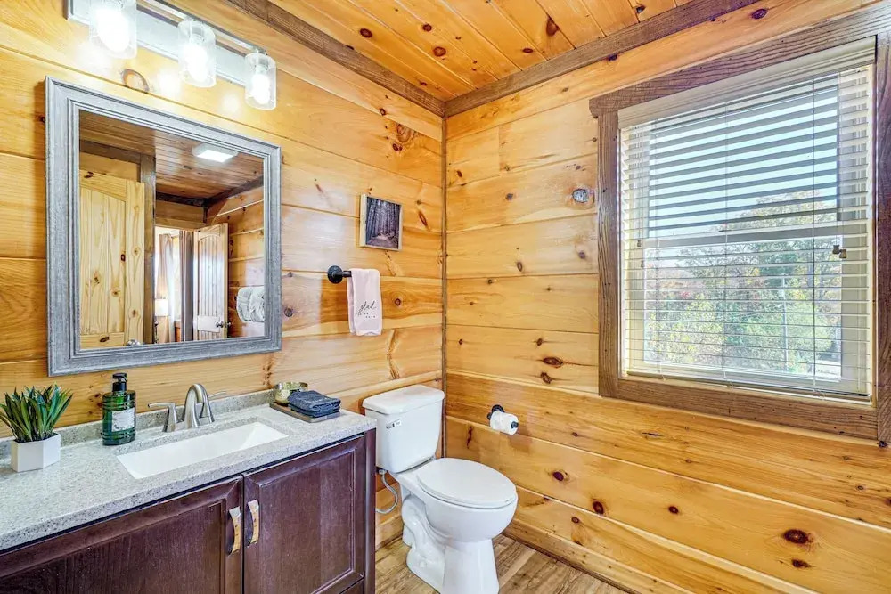 2 Mi to Downtown Gatlinburg: Cabin w/ Game Room