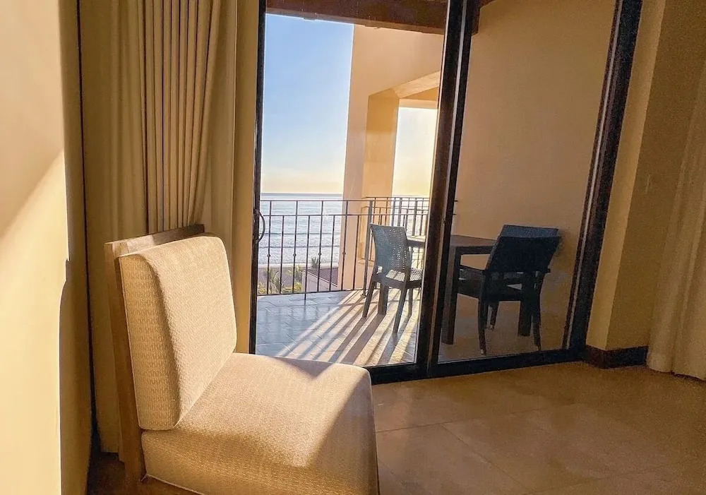 Seaview Oasis 1-BRSuite in Croc's casino
