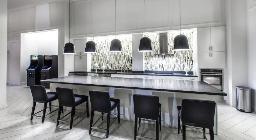 Global Luxury Suites Baypointe Station