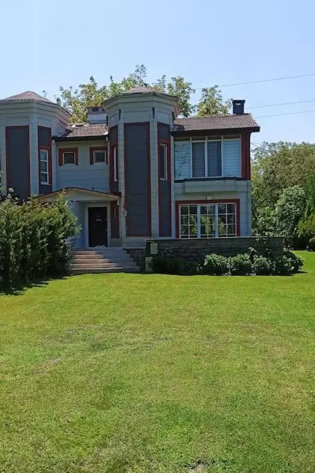 Ekşi̇ House