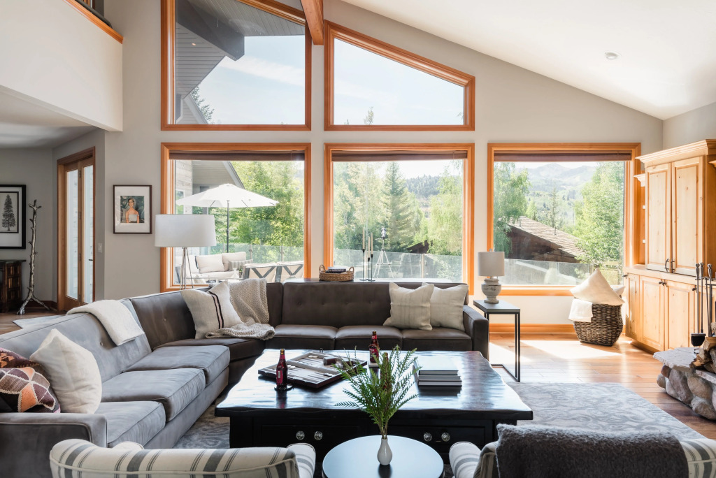Sleeps 16! Modern Home Mins From Deer Valley! w/ Hot Tub  ❤ by AvantStay