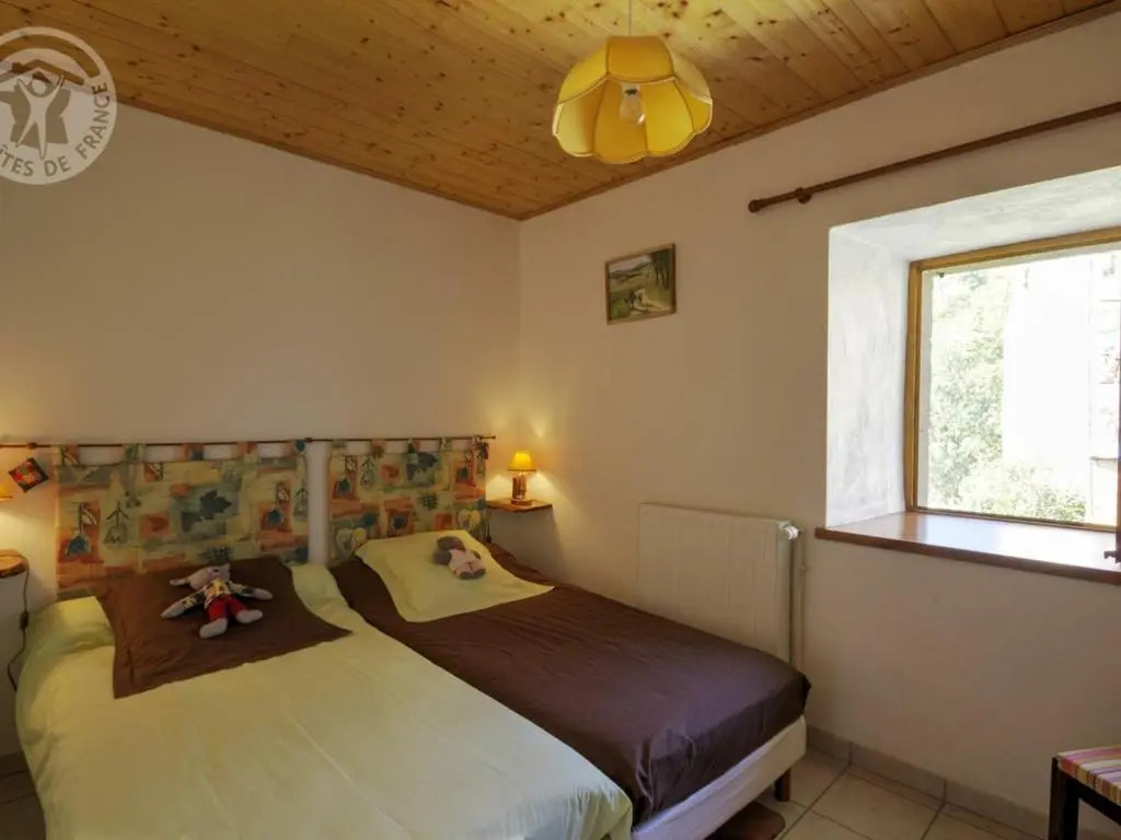 Gîte Authentique 16e Siècle avec Cheminée Près de Burdignes - FR-1-496-101
