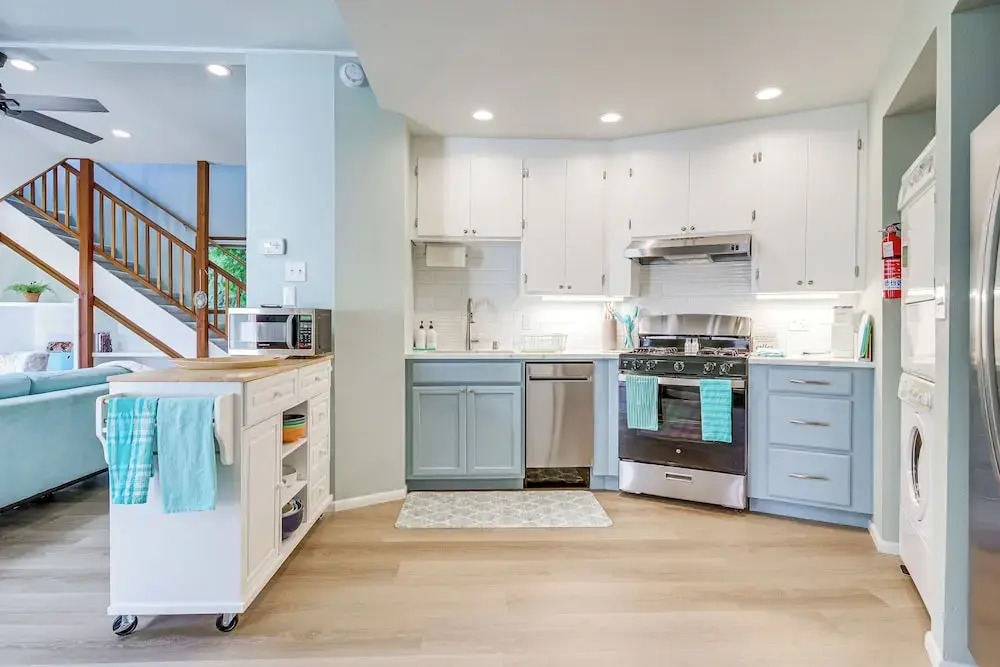 < 1 Mi to Lake Washington: Peaceful Apt in Kenmore