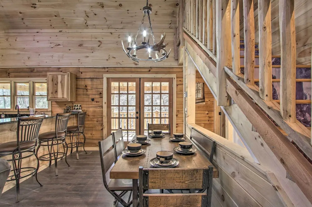 'the Phoenix' Cabin w/ Hot Tub in Gatlinburg!
