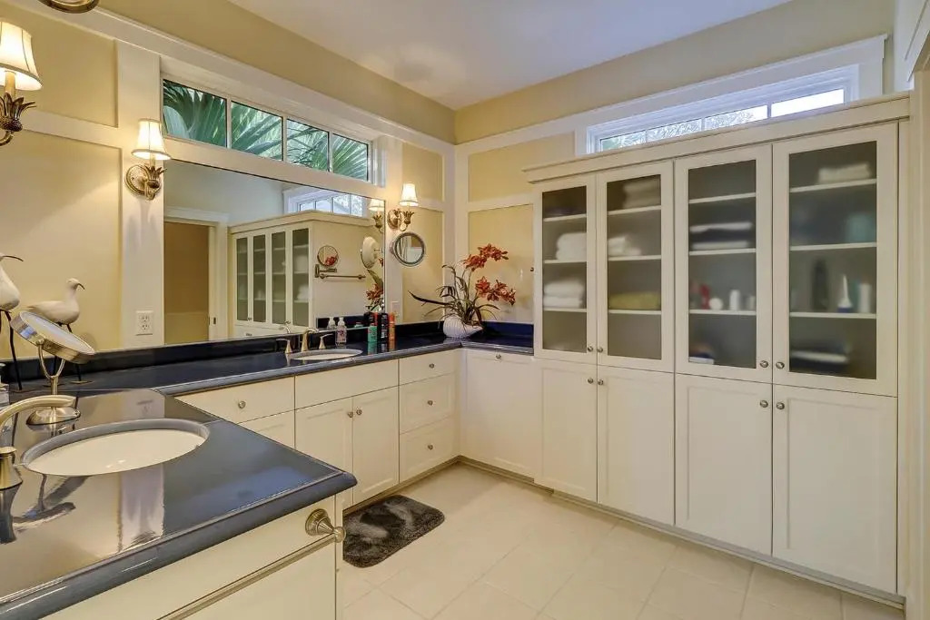 111 Dune Ln 6 BR Oceanfront Home Forest