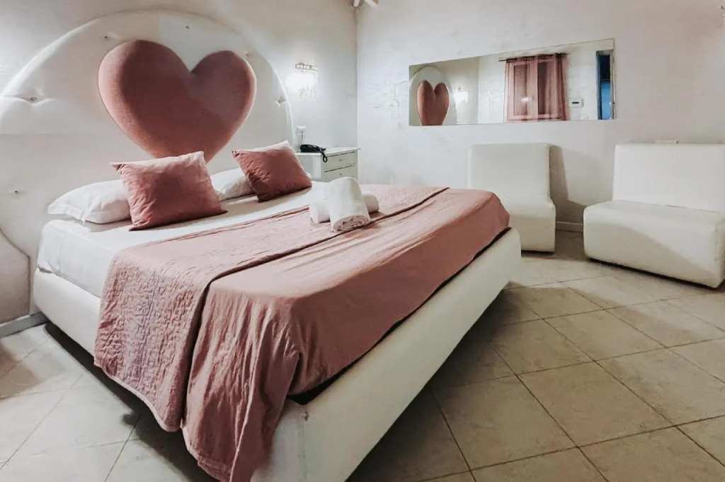 Bee Queen Hotel