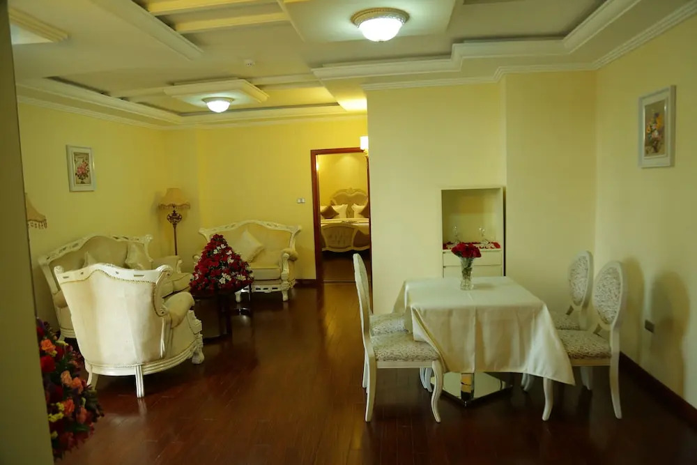 Golden Royal Hotel