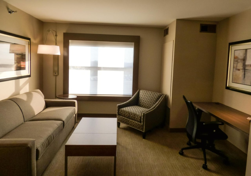 Holiday Inn Express & Suites Plymouth - Ann Arbor Area by IHG