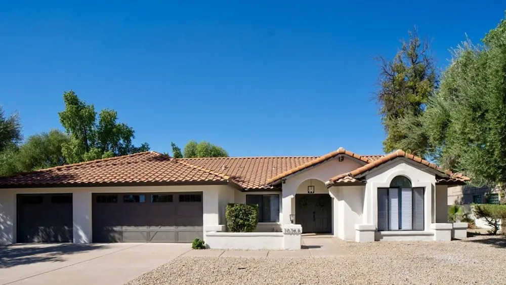 Beautiful 5-bdrm Vacation Home W/heated Pool !