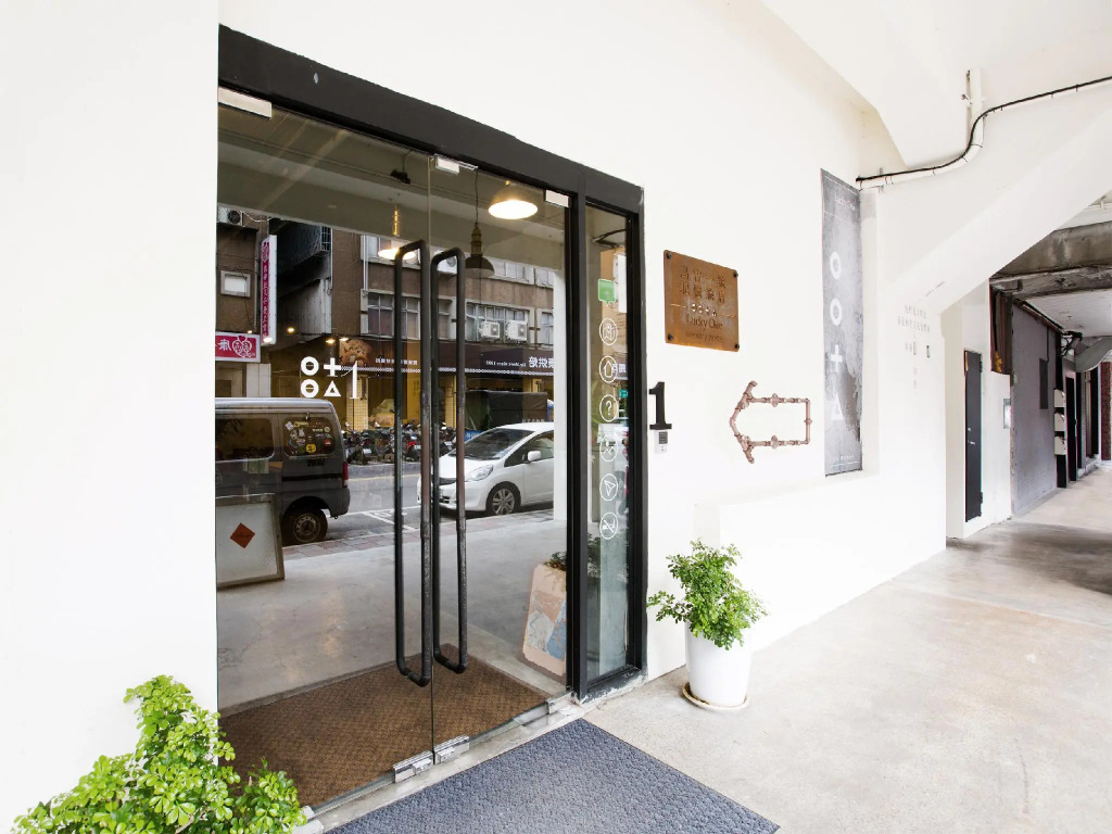Lucky One Hostel