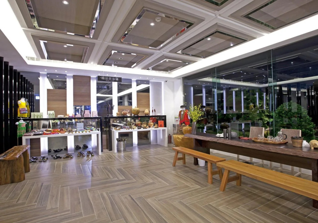 Renyi Lake Hotel