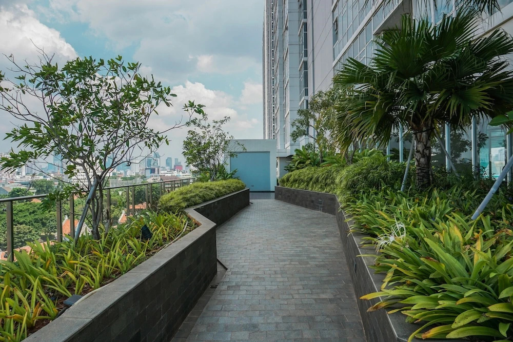 Elegant and Tidy Studio Apartment @ Menteng Park By Travelio