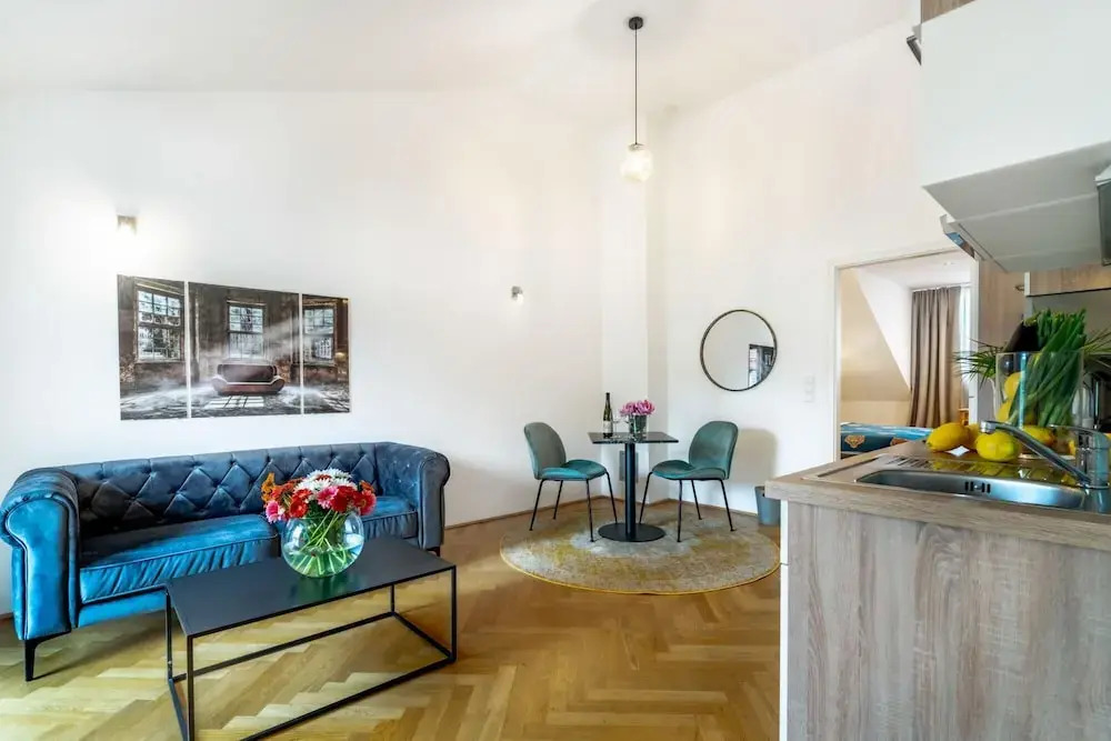 Top Floor Apartment With Terrace King Bed Air Conditioning in Krems City