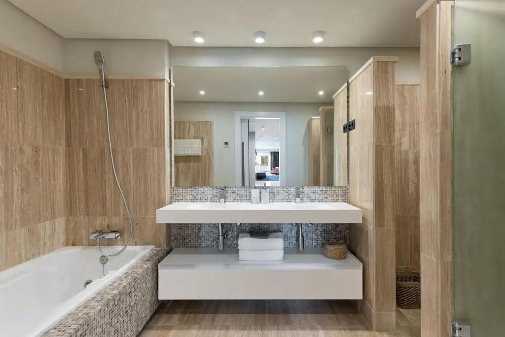 Stunning Modern Apt Frontline beach - RDR206