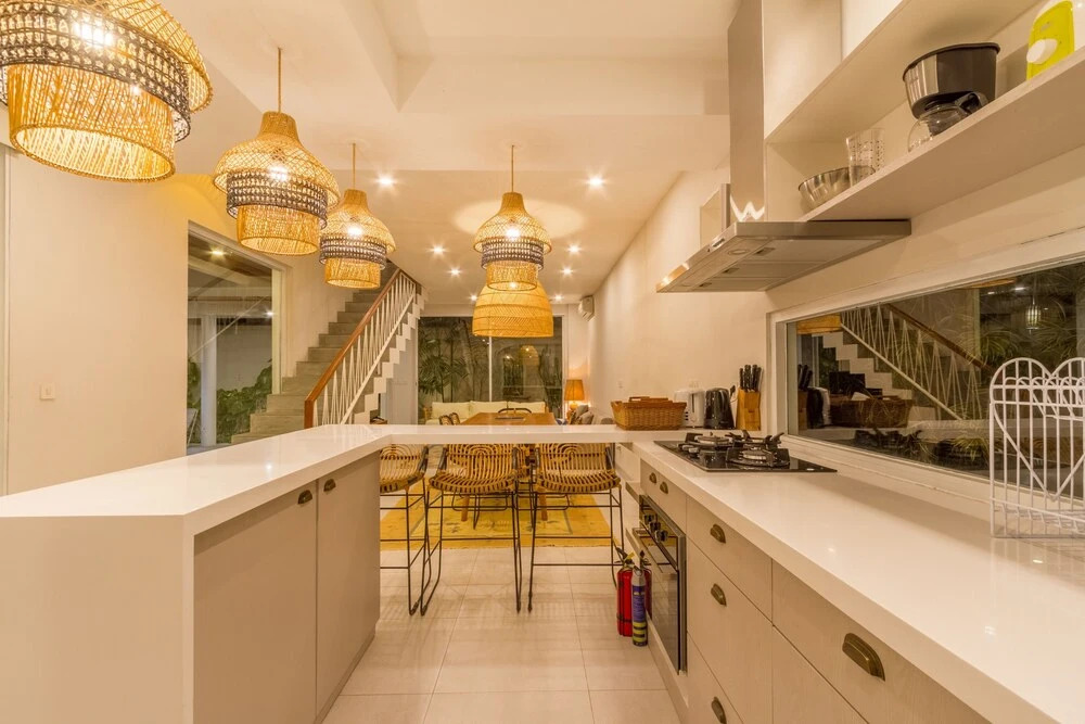 Villa Nestor - New Contemporary 3bd villa next to the Beach
