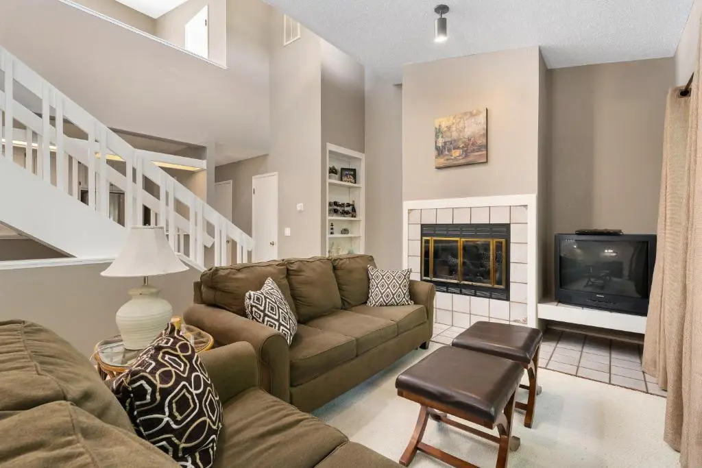 358 Stimson Avenue 2 Bedroom Condo by Redawning
