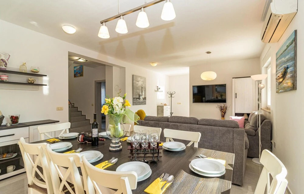 Amazing Home In Pula With Wifi