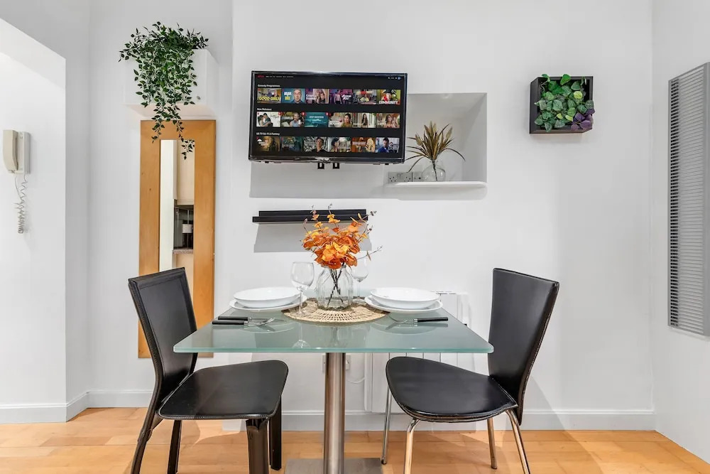 Serviced Studio Flat in Paddington London W2