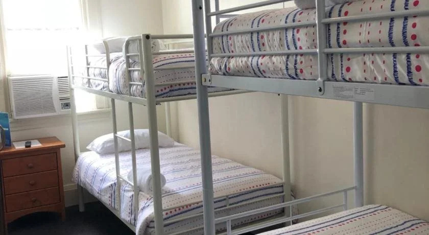 Australian Hotel