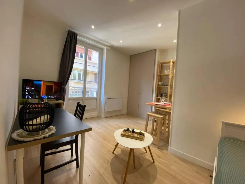 Place de Metz, Hyper-centre Grenoble, Studio 25 m2