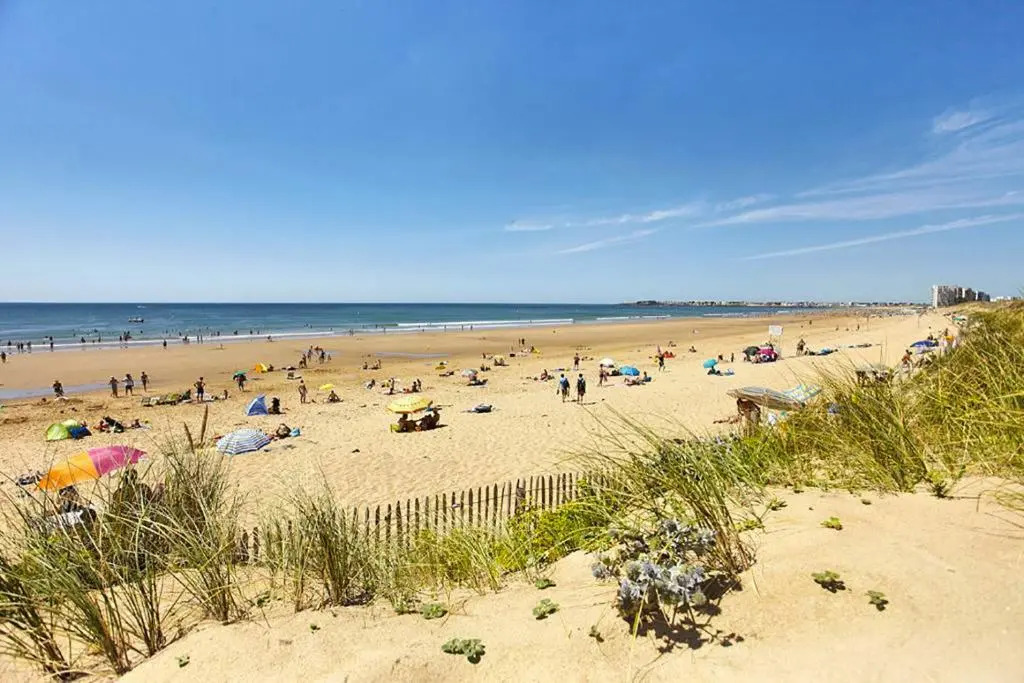 Une sympathique maison de vacances aux volets bleus