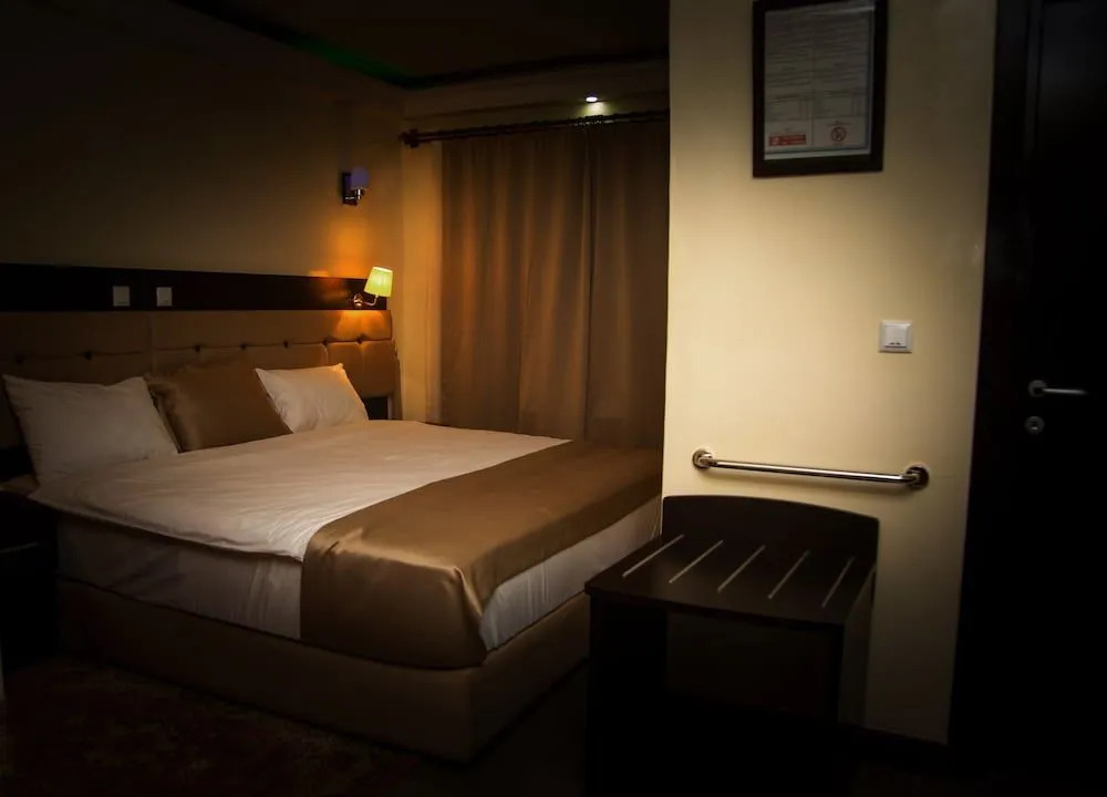 Hotel Univers 3 Aeroport Luxe
