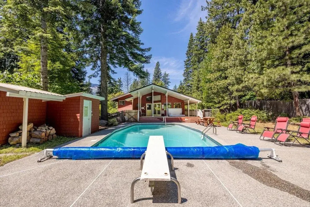 Maple Leaf Lodge