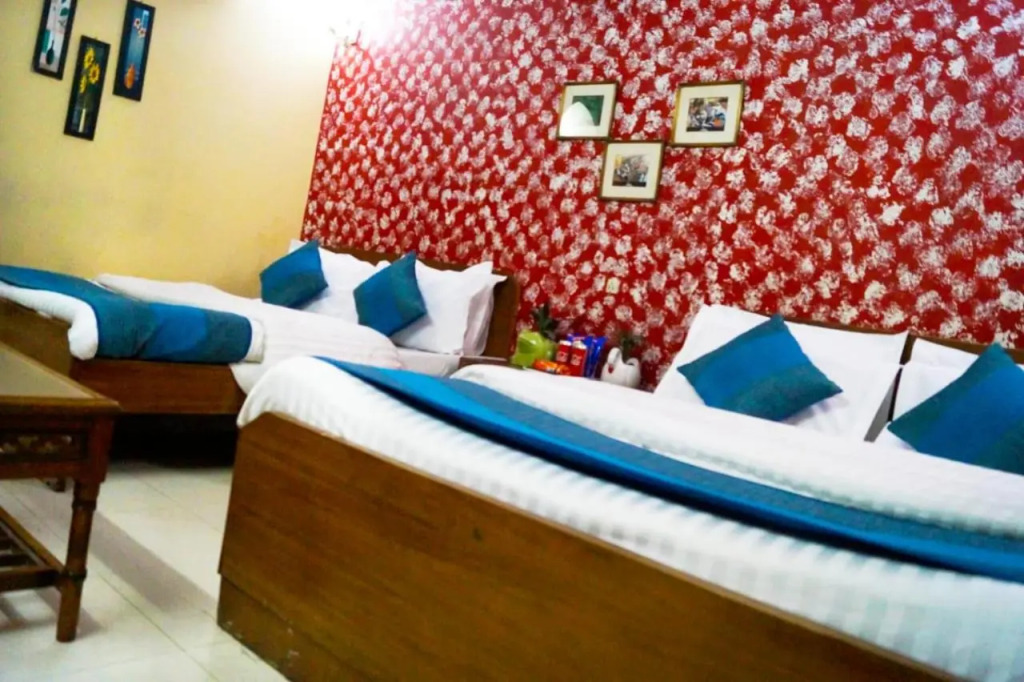 Hotel De Hocks Deluxe - New Delhi Railway Station