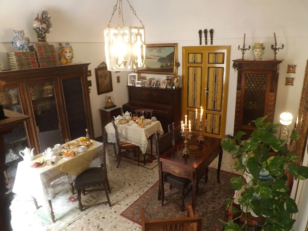 Dragonfly Rooms