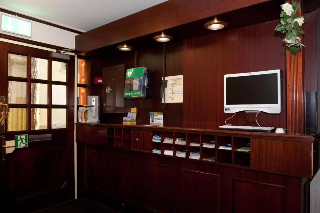 Hotel Pickwick and Pub "the room with a view"