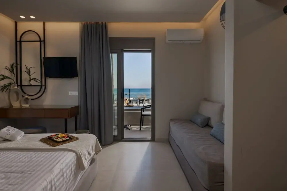 Horizon Apartments - Beachfront Luxury, by ZanteWize