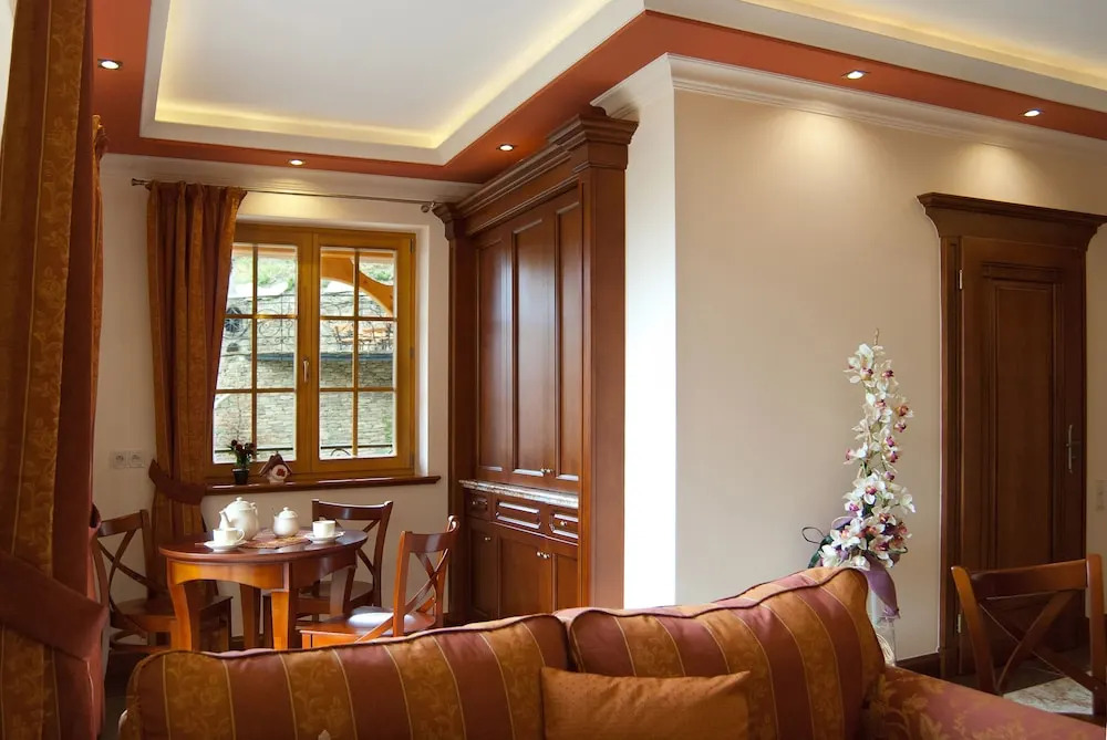 KRUPÓWKA MOUNTAIN RESORT - Widokowy hotel z basenami i wellness
