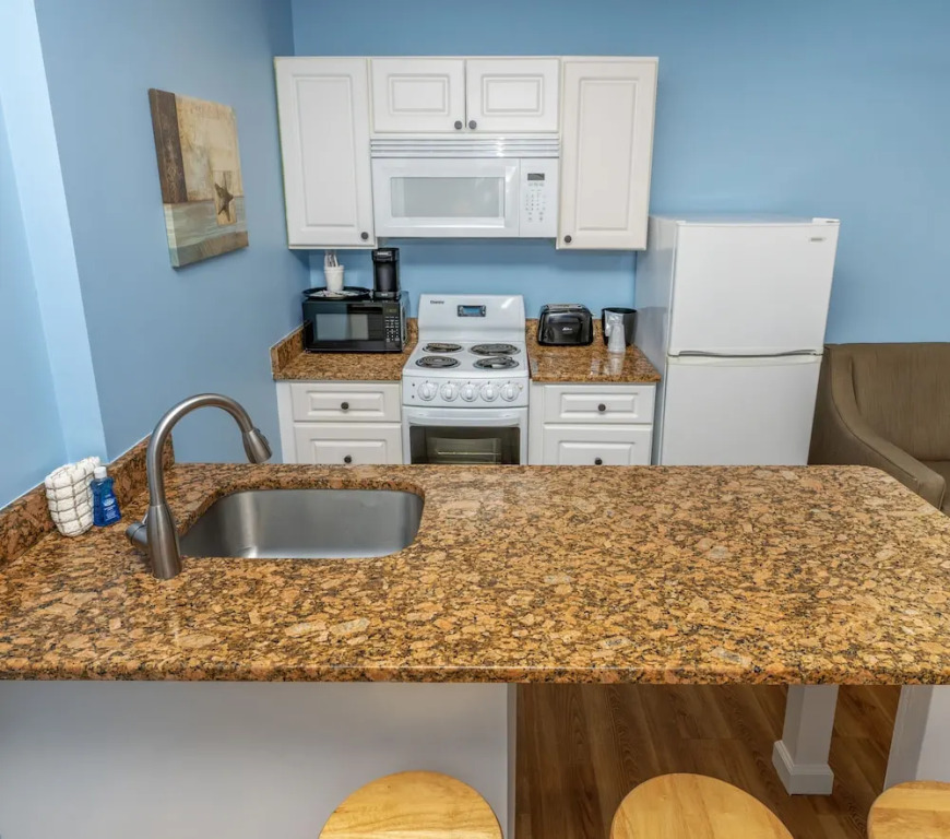 Commander Beach House Hotel