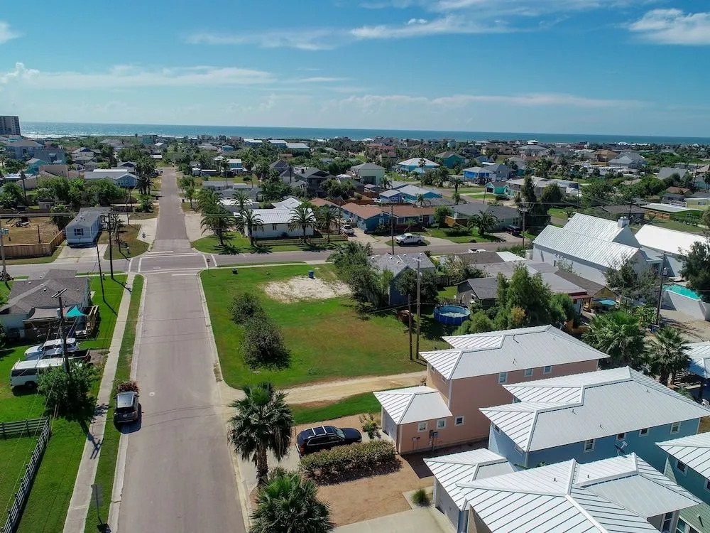 Dockside House SC #2 4 Bedrooms 2.5 Bathrooms Home