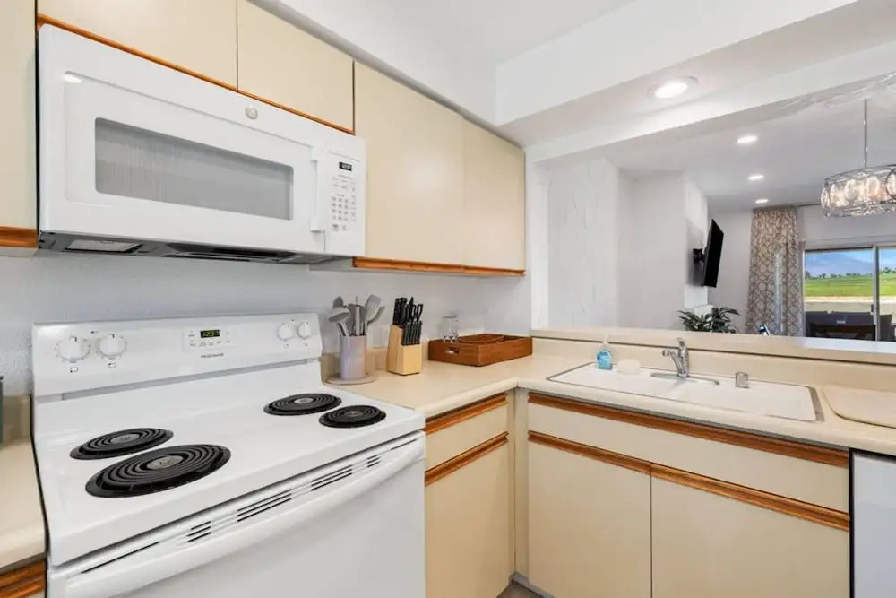 Fairway-view 3 Bedroom Condo in Palm Desert