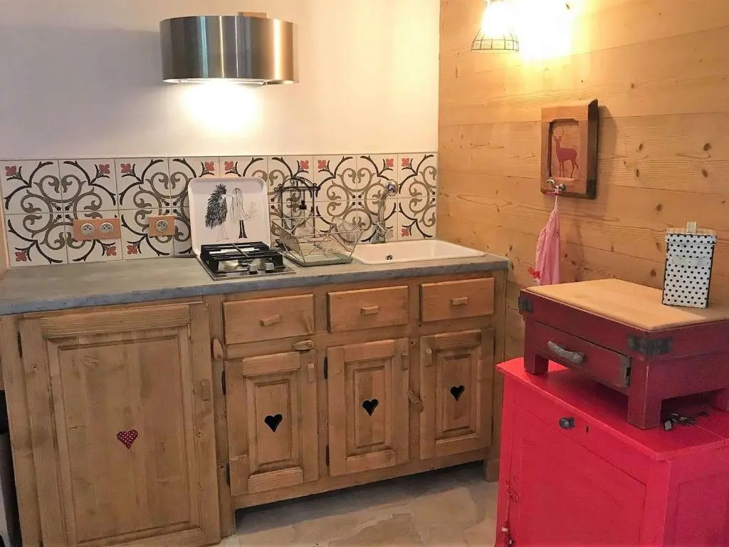Chalet cosy sur pistes avec cheminée, terrasse et studio indépendant pour 14 pers. - FR-1-342-239