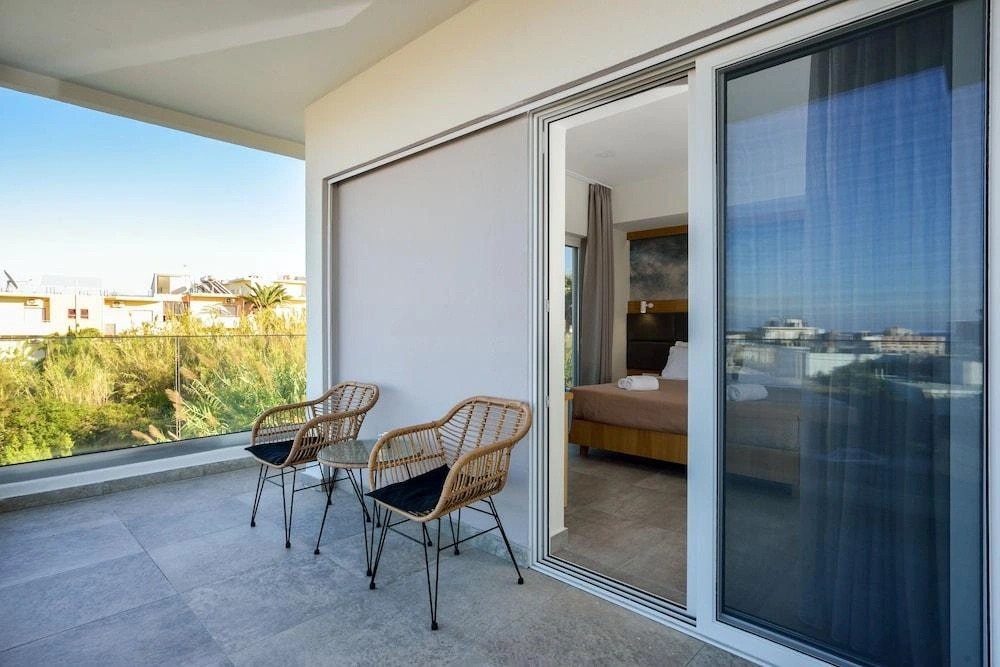 Stylish S&k 'k' Villa 200m From The Beach