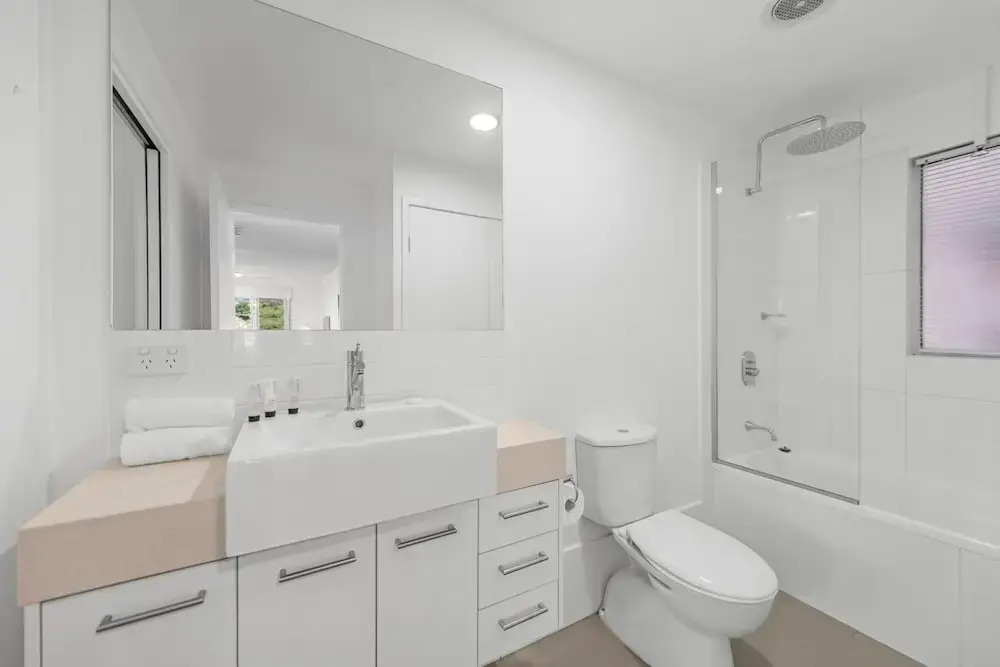 2-bed Getaway With Shared Pool & BBQ Access