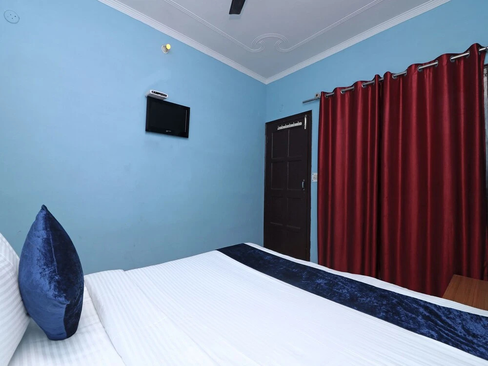 OYO 13922 Hill View 2BHK Kempty Fall