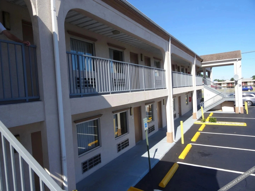 Super 8 Fredericksburg South