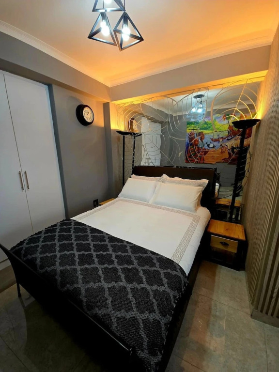 El Pantheon Guest House and Apartments