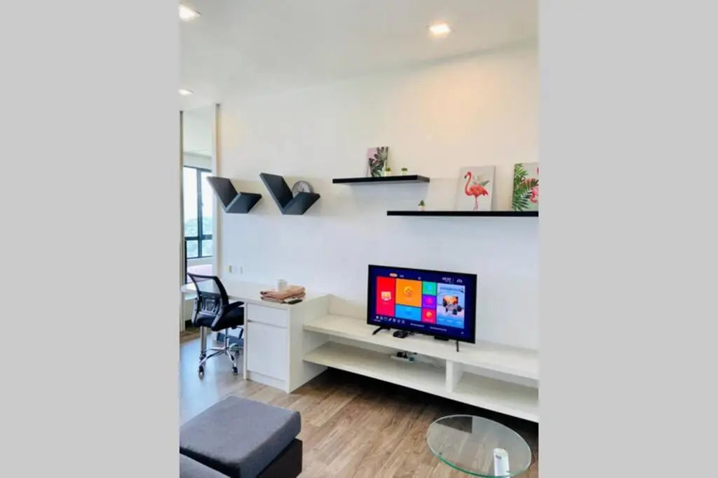 Corner Unit Landmark Residence 2, High Floor, Nice View, WiFi & Tvbox, Free Parking