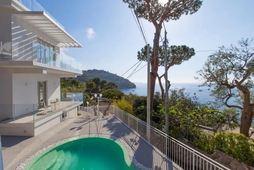 AMORE RENTALS - Villa Iside