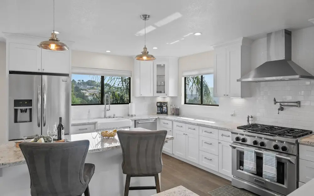 Newly Remodeled 4/4 With Bonus Room! Spectacular Valley Views! Aquarium Passes Available