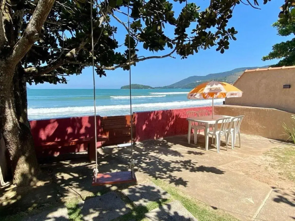 Casa aconchegante pé na areia c/ 5 quartos
