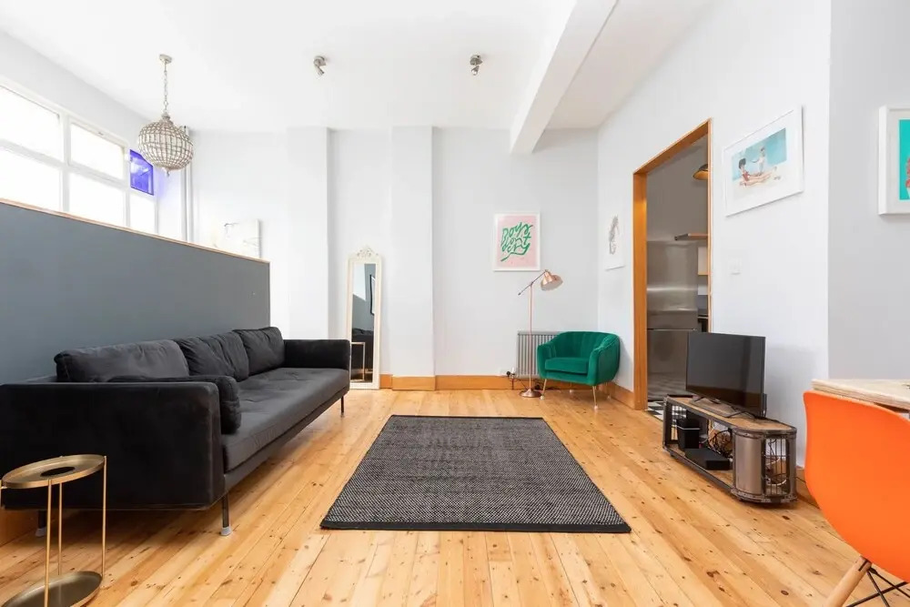 Stylish 2 Bedroom Converted Victorian Storefront