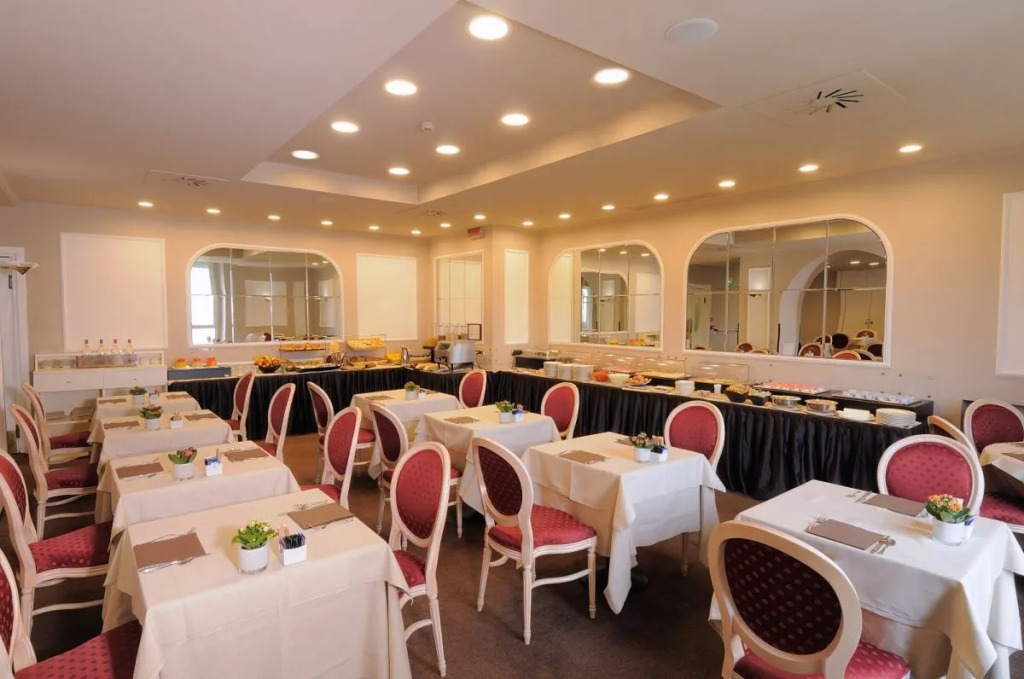 Отель iH Hotels Milano Ambasciatori