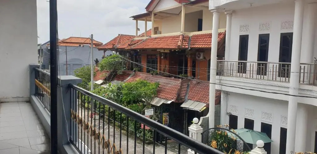 OYO 90990 Surya Residence
