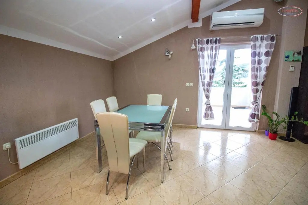 Apartments Lores